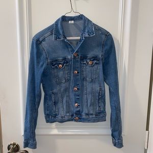 Women’s fitted jean jacket
